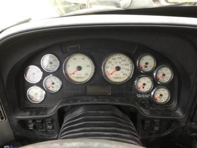 International ProStar Instrument Panel Cluster for a International PROSTAR 122