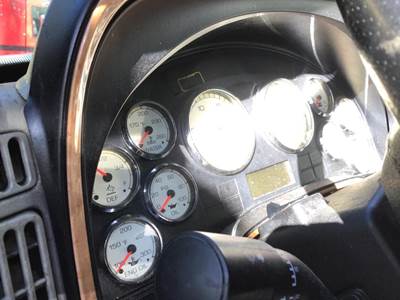 International ProStar Instrument Panel Cluster for a International PROSTAR 122