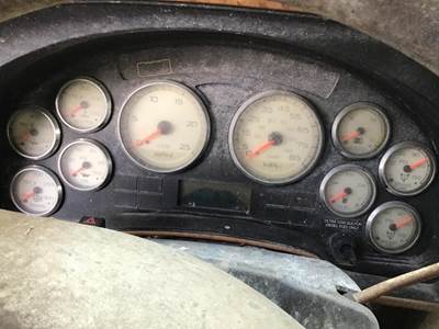 International ProStar Instrument Panel Cluster for a International PROSTAR 122