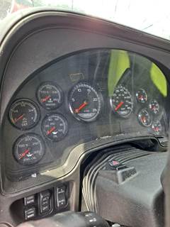 International ProStar Instrument Panel Cluster for a International PROSTAR 122