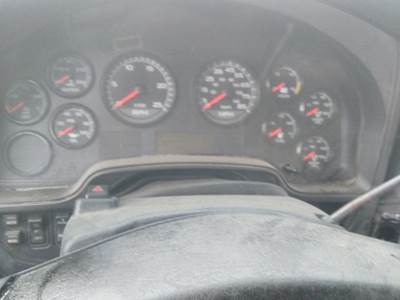 International ProStar Instrument Panel Cluster for a International PROSTAR 122