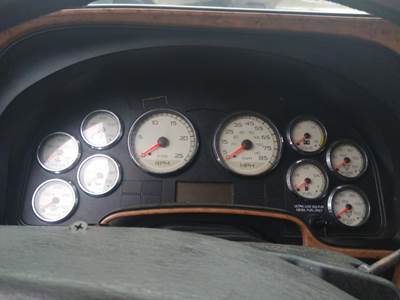International ProStar Instrument Panel Cluster for a International PROSTAR 122