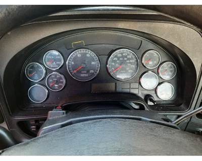 International ProStar Instrument Panel Cluster for a International PROSTAR 122