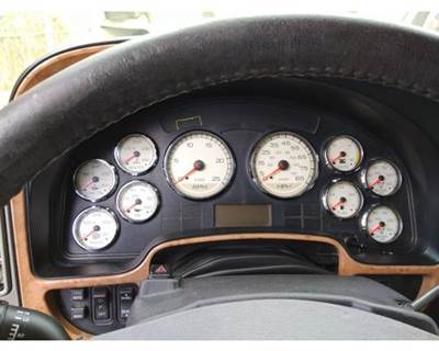 International ProStar Instrument Panel Cluster for a International PROSTAR 122