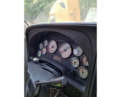 International ProStar Instrument Panel Cluster for a International PROSTAR 122