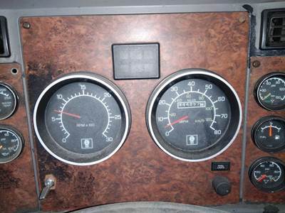 Kenworth T600B Instrument Panel Cluster