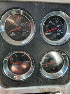 Kenworth T800B Instrument Panel Cluster