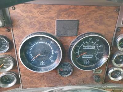 Kenworth T800B Instrument Panel Cluster