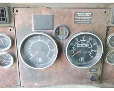 Kenworth T800B Instrument Panel Cluster