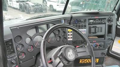 Mack Pinnacle CXU612 Instrument Panel Cluster for a Mack CXU612