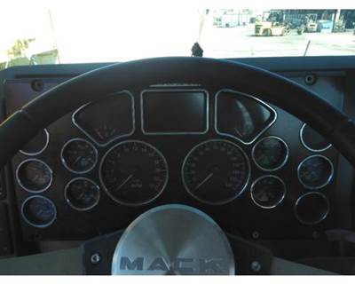 Mack Pinnacle CXU612 Instrument Panel Cluster for a Mack CXU612