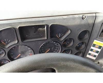Mack Pinnacle CXU612 Instrument Panel Cluster for a Mack CXU612