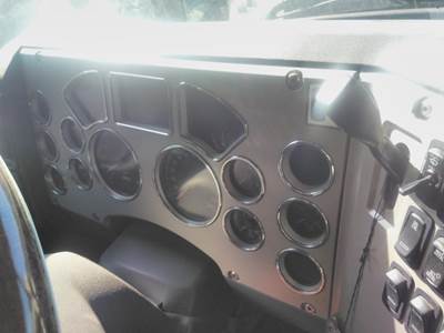 Mack Pinnacle CXU613 Instrument Panel Cluster for a Mack CXU613