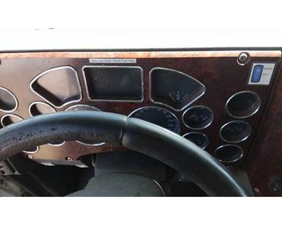 Mack Pinnacle CXU613 Instrument Panel Cluster for a Mack CXU613