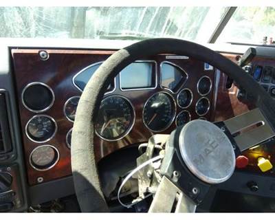 Mack Pinnacle CXU613 Instrument Panel Cluster for a Mack CXU613