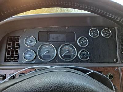 Peterbilt 387 Instrument Panel Cluster