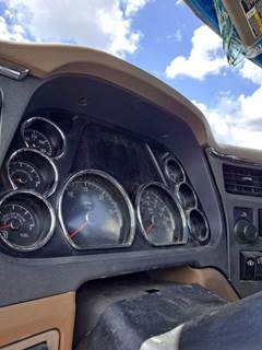 Peterbilt 579 Instrument Panel Cluster
