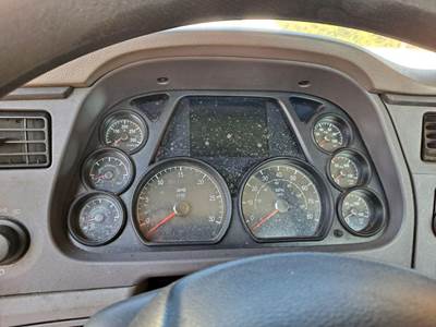 Peterbilt 579 Instrument Panel Cluster