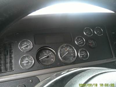 Peterbilt 587 Instrument Panel Cluster
