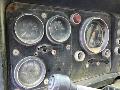 Volvo / WhiteGMC WX Instrument Panel Cluster for a White/Volvo WX