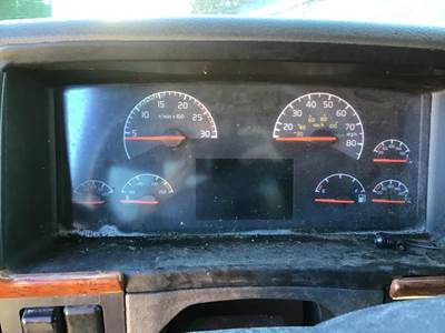 Volvo VNL Instrument Panel Cluster