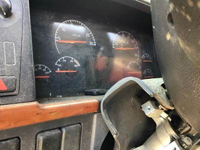 Volvo VNL Instrument Panel Cluster