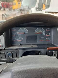 Volvo VNL Instrument Panel Cluster
