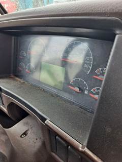 Volvo VNL Instrument Panel Cluster