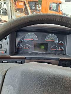 Volvo VNL Instrument Panel Cluster
