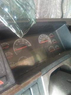 Volvo VNL Instrument Panel Cluster