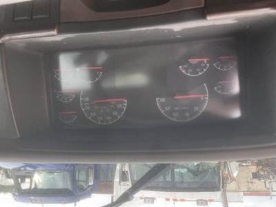 Volvo VNL Instrument Panel Cluster