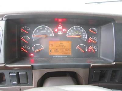 Volvo VNL Instrument Panel Cluster