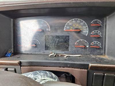 Volvo VNL Instrument Panel Cluster