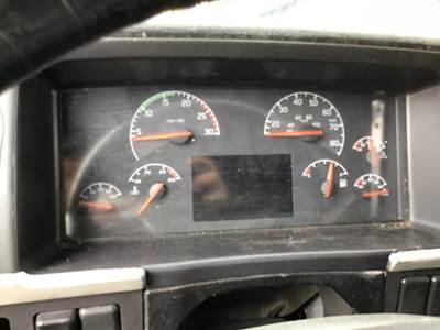 Volvo VNL Instrument Panel Cluster