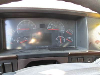 Volvo VNL Instrument Panel Cluster