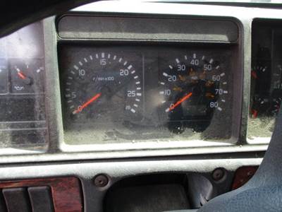 Volvo VNL Instrument Panel Cluster
