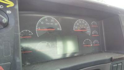 Volvo VNL Instrument Panel Cluster