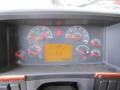 Volvo VNL Instrument Panel Cluster