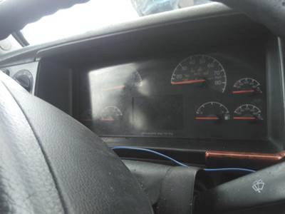 Volvo VNL Instrument Panel Cluster