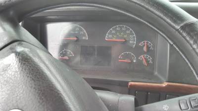 Volvo VNL Instrument Panel Cluster