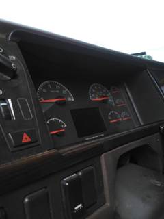 Volvo VNL Instrument Panel Cluster