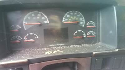 Volvo VNL Instrument Panel Cluster