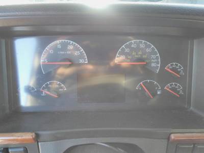 Volvo VNL Instrument Panel Cluster