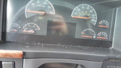 Volvo VNL Instrument Panel Cluster