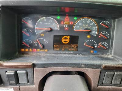 Volvo VNL Instrument Panel Cluster
