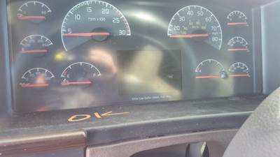 Volvo VNL Instrument Panel Cluster