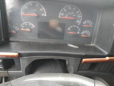 Volvo VNL Instrument Panel Cluster