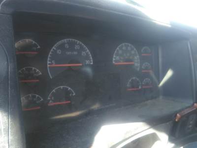 Volvo VNL Instrument Panel Cluster