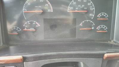 Volvo VNL Instrument Panel Cluster