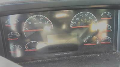Volvo VNL Instrument Panel Cluster